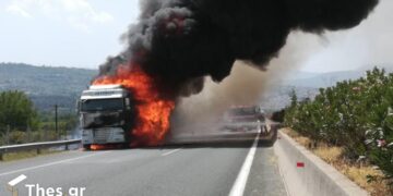 Δείτε φωτο- video από τη νταλίκα με τα καρπούζια που κάηκε ολοσχερώς στην Εγνατία Οδό (ΒΙΝΤΕΟ & ΦΩΤΟ)
