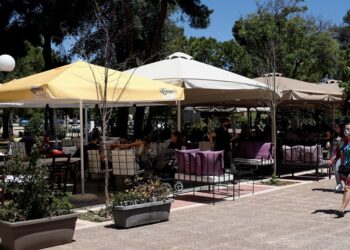 Χαλάρωση μέτρων με «όπλο» τους εμβολιασμούς: Τι αλλάζει από το Σάββατο και από 1η Ιουλίου