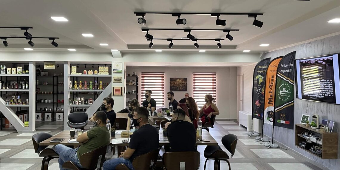 Με επιτυχία ολοκληρώθηκε το πιστοποιημένο σεμινάριο “COFFEE DIPLOMA” από το ΙΕΚ VOLTEROS σε αποκλειστική συνεργασία με μία από τις κορυφαίες εταιρείες καφέ στον κόσμο