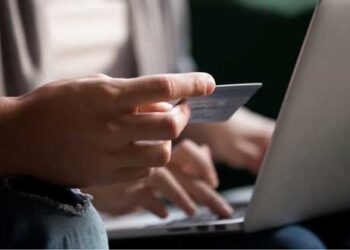 Συναγερμός στις επιχειρήσεις για ηλεκτρονικές απάτες -Τι συστήνουν οι τράπεζες στους καταναλωτές