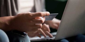 Συναγερμός στις επιχειρήσεις για ηλεκτρονικές απάτες -Τι συστήνουν οι τράπεζες στους καταναλωτές