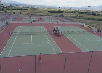 Ξεκίνησαν και συνεχίζονται οι Πανευρωπαϊκοί αγώνες τένις για αγόρια και κορίτσια με ηλικίες 11- 12 χρονών στην Πτολεμαΐδα. Θα διαρκέσουν μέχρι την Παρασκευή