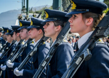 ΣτΕ: Αντισυνταγματικό το ελάχιστο ανάστημα 1.70μ για άνδρες-γυναίκες στις Σχολές Αστυνομίας