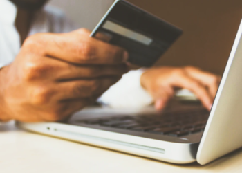 ΑΑΔΕ: Τι αλλάζει από 1η Ιουλίου στον ΦΠΑ εισαγωγών μικροδεμάτων μέσω διαδικτύου