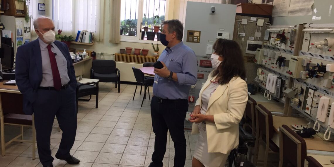 Το ΔΙΕΚ της Κοζάνης στην προοπτική της ανάπτυξης Θεματικό ΙΕΚ στην ενέργεια – οι ειδικότητες που θα μπουν στο μηχανογραφικό – Σύσσωμη η κοινωνία αντιλαμβάνεται  την σημαντικότητα του ΔΙΕΚ και συνδράμει.  Οι  τοπικοί κυβερνώντες  το έχουν αντιληφθεί;