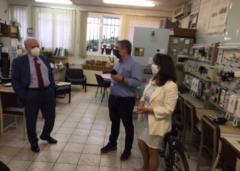 Το ΔΙΕΚ της Κοζάνης στην προοπτική της ανάπτυξης Θεματικό ΙΕΚ στην ενέργεια – οι ειδικότητες που θα μπουν στο μηχανογραφικό – Σύσσωμη η κοινωνία αντιλαμβάνεται  την σημαντικότητα του ΔΙΕΚ και συνδράμει.  Οι  τοπικοί κυβερνώντες  το έχουν αντιληφθεί;