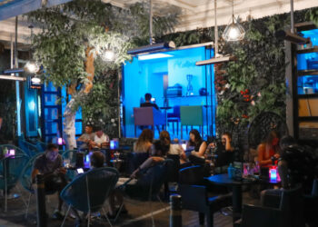 Ανοίγουν τα κλειστά κλαμπ και τα μπουζούκια και με όρθιους – Πώς θα λειτουργούν