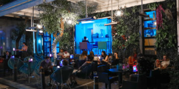 Ανοίγουν τα κλειστά κλαμπ και τα μπουζούκια και με όρθιους – Πώς θα λειτουργούν