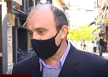 Ι. Μπασίνας (Πρόεδρος Εστίασης Κοζάνης): “Δεν μπορούμε να ελέγξουμε τον κόσμο που έρχεται στο μαγαζί μας αν έχει εμβολιαστεί ή αν έχει κάνει test. Εδώ και ένα χρόνο προσπαθούμε μέσα από τις στάχτες μας να επιβιώσουμε”