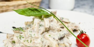 Μπουκίτσες κοτόπουλο με μανιτάρια αλα κρέμ