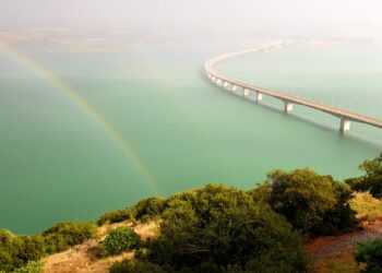 Υπέροχο ουράνιο τόξο από τη Νεράιδα με φόντο τη λίμνη Πολυφύτου