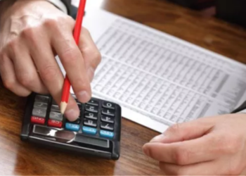 «Ρύθμιση Σταϊκούρα»: Πώς και ποιοι θα πάρουν 420 δόσεις και κούρεμα οφειλής έως 80%