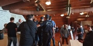 Με τρομερή ένταση και σκηνικό συγκρούσεων ξεκίνησε σήμερα το πρωί το εκλογοαπολογιστικό συνέδριο του εργατικού κέντρου Κοζάνης