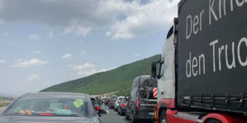 Ξεκίνησαν οι ουρές των αυτοκινήτων στα διόδια της Σιάτιστας- Η μεγάλη επιστροφή των εκδρομέων