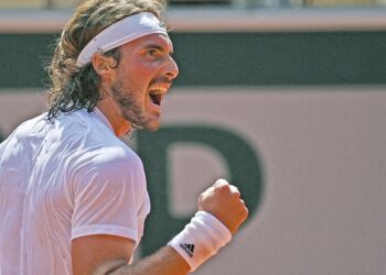 Roland Garros: Μυθικός Τσιτσιπάς προκρίθηκε στον τελικό