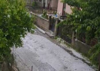 Άσπρισε από το χαλάζι η Σιάτιστα