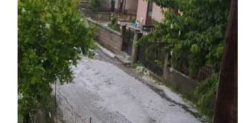 Άσπρισε από το χαλάζι η Σιάτιστα