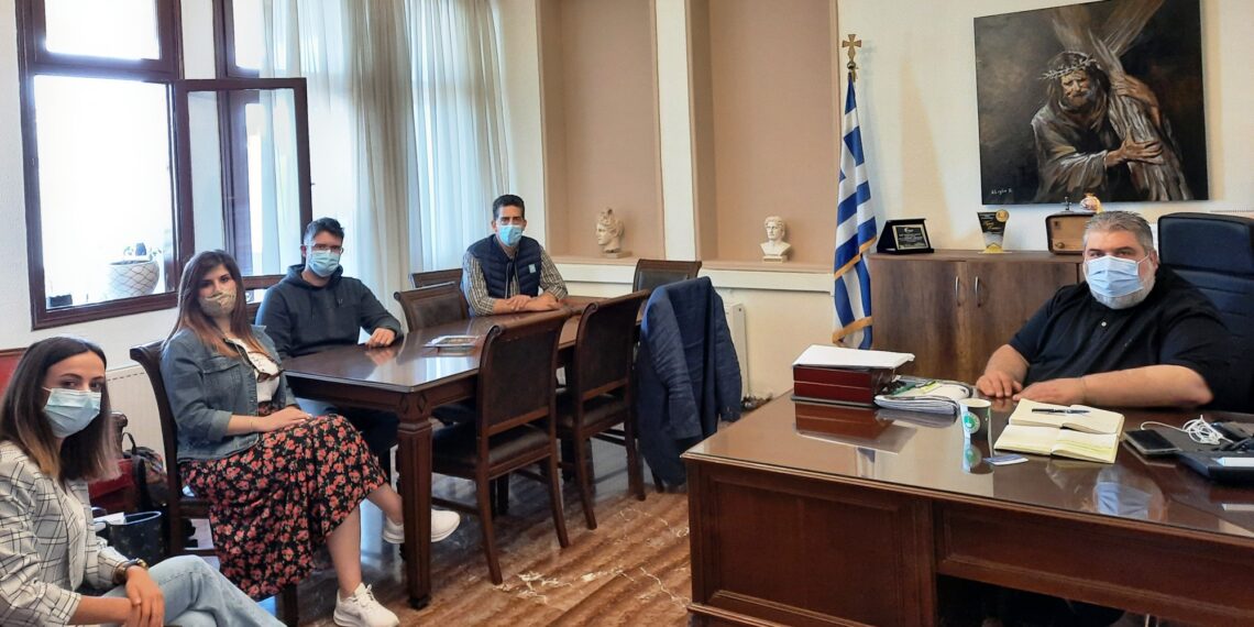 Επίσκεψη στο γραφείο του Δημάρχου Εορδαίας από κλιμάκιο του ΚΕΘΕΑ Ηπείρου