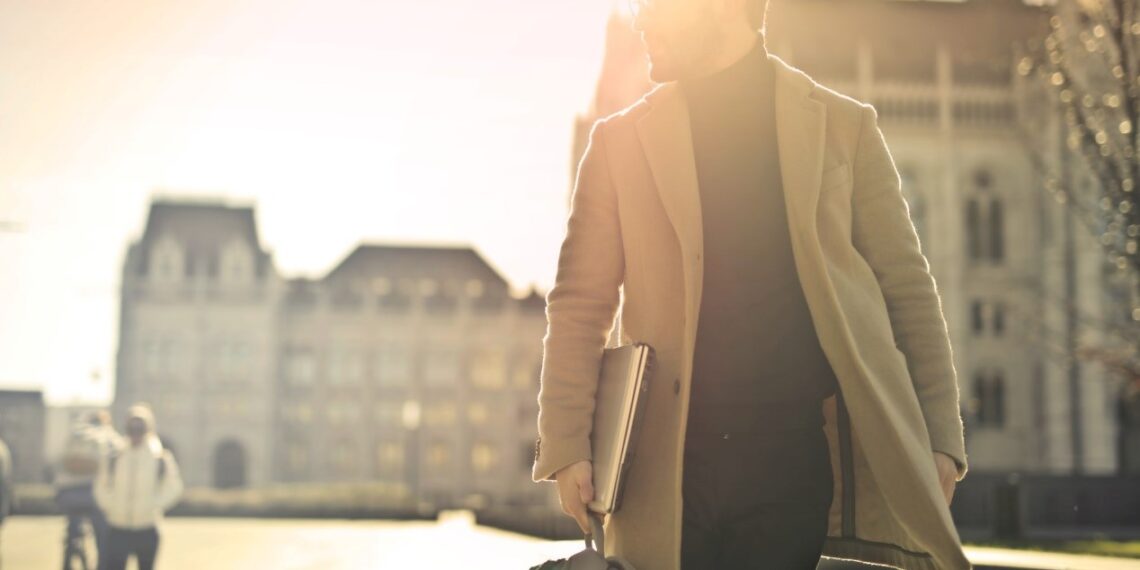 Σακίδια πλάτης για το γραφείο: 3 πράγματα που πρέπει να σκεφτείτε