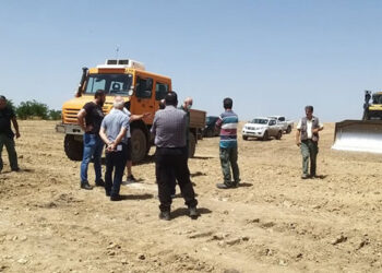 Ακρινή: Διαμαρτυρία κατοίκων σε υπό κατασκευή Φ/Β πάρκο στις αποθέσεις, με φόντο την αναμονή για τις κινήσεις της Πολιτείας στο θέμα της μετεγκατάστασης