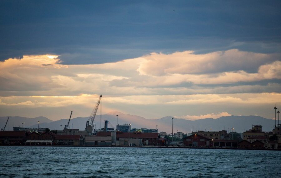 Θεσσαλονίκη: Αναστάτωση για «περίεργο ιπτάμενο αντικείμενο» που έπεσε στο Θερμαϊκό, τι έδειξε η έρευνα