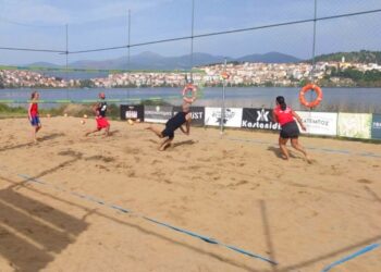 Ξεκινά σήμερα στην Καστοριά, με τη στήριξη του Δήμου Καστοριάς,  το “Πανελλήνιο Αναπτυξιακό Τουρνουά Beach Volley”