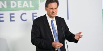 Το ΕΣΠΑ και το Ταμείο Ανάκαμψης και Ανθεκτικότητας χρηματοδοτούν τον πράσινο μετασχηματισμό της Ελλάδας  Σκυλακάκης – Τσακίρης – Σκάλκος μιλούν για ένα τεράστιο ύψος πράσινων επενδύσεων τα επόμενα 7 χρόνια-του Θοδωρή Καραουλάνη (euractiv.gr)