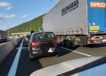 Μετ’εμποδίων η επιστροφή των εκδρομέων – Πάνω από μισή ώρα η αναμονή στα διόδια της Σιάτιστας