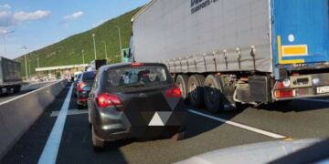 Μετ’εμποδίων η επιστροφή των εκδρομέων – Πάνω από μισή ώρα η αναμονή στα διόδια της Σιάτιστας