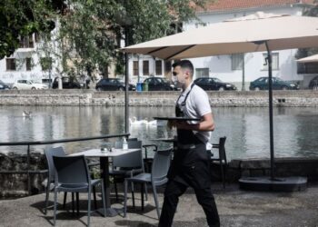 Προνόμια: Πώς θα γίνει ο διαχωρισμός εμβολιασμένων και μη στην εστίαση – «Έρχεται» ειδική εφαρμογή