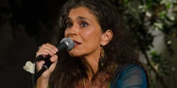 Συναυλία στο νησί του Αγίου Αχιλλείου: Η Σαβίνα Γιαννάτου και ο Ευγένιος Βούλγαρης συνομιλούν με το θεϊκό υπό το βλέμμα του Παζολίνι   «Δώς μοι τοῦτον τον ξένον»