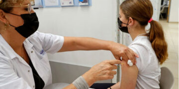 Από ποιους θα αρχίσει ο υποχρεωτικός εμβολιασμός -Τα μπόνους για τους εμβολιασμένους