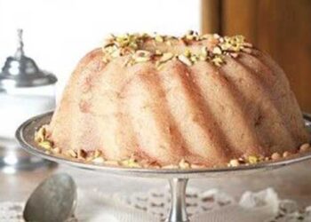 Πολίτικος χαλβάς με βούτυρο και γάλα