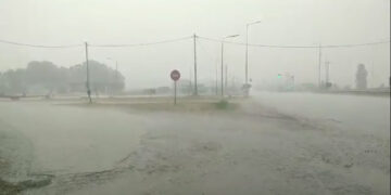 Έντονη βροχόπτωση με χαλάζι στην Πτολεμαΐδα (βίντεο)