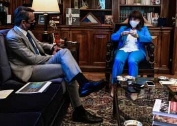 Aπάντηση του πρωθυπουργού στους αντιεμβολιαστές με το άρθρο 25 του Συντάγματος