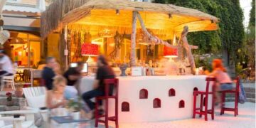 Μύκονος: Μπόνους 150 ευρώ στους εργαζόμενους που εμβολιάζονται δίνουν οι επιχειρηματίες