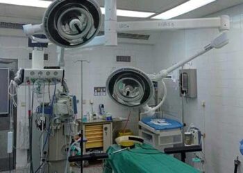 Μποδοσάκειο Νοσοκομείο: Αντικατάσταση των προβολέων στα χειρουργεία με νέους led όπου δίνεται και δυνατότητα εγκατάστασης ασύρματης κάμερας- Η δράση έγινε μέσω χρηματοδότησης από το Πράσινο Ταμείο