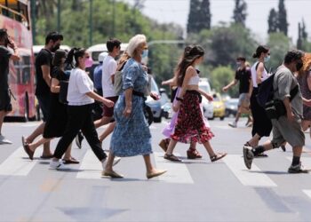 Μετάλλαξη Δέλτα, κορωνοπάρτι και ανεμβολίαστοι τριπλασίασαν τα κρούσματα σε μία εβδομάδα