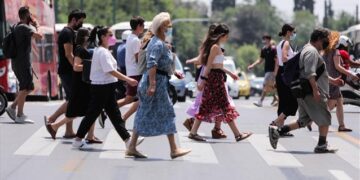 Μετάλλαξη Δέλτα, κορωνοπάρτι και ανεμβολίαστοι τριπλασίασαν τα κρούσματα σε μία εβδομάδα