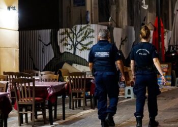 Δ. Μακεδονία: 3000 ευρώ πρόστιμο και 15νθήμερη αναστολή λειτουργίας σε καφετέρια που εξυπηρετούσε όρθιους πελάτες