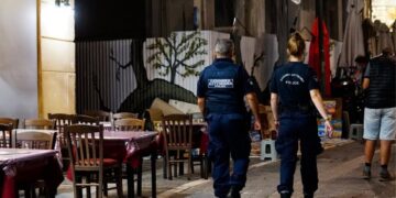 Δ. Μακεδονία: 3000 ευρώ πρόστιμο και 15νθήμερη αναστολή λειτουργίας σε καφετέρια που εξυπηρετούσε όρθιους πελάτες