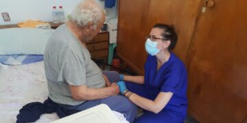 Ο πρώτος κατ’ οίκον εμβολιασμός έγινε σε 93χρονο στην Κρήτη