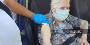 Εμβολιάστηκε γιαγιά 100 ετών στο Ηράκλειο – Ο συγκλονιστικός διάλογος με τον γιατρό