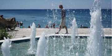 Ο καύσωνας «θηρίο» σαρώνει τη χώρα: «Θα μείνει στην ιστορία», λένε οι μετεωρολόγοι -Πότε κορυφώνεται