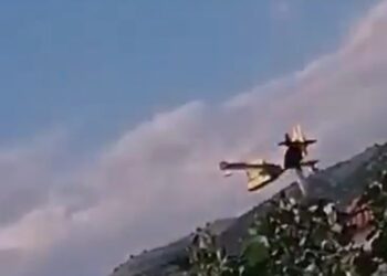 Πυρκαγιά σε δασική έκταση στο Νεστόριο – Και καναντέρ στη μάχη