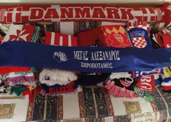 Κασκόλ ομάδων από τη Φλώρινα μέχρι το…Θιβέτ στη συλλογή δυο φίλων από τη Θεσσαλονίκη