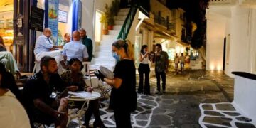«Μοντέλο Μυκόνου» και σε Πάρο, Ίο, Σαντορίνη, Κρήτη; – Ποια νέα οριζόντια μέτρα έρχονται στον τουρισμό