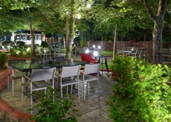 Ο ανανεωμένος κήπος του HOTEL Παντελίδης σας προσκαλεί!