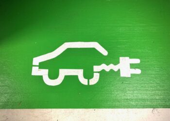 ΑΒ Βασιλόπουλος -ΔΕΗ δημιουργούν πανελλαδικό δίκτυο φόρτισης ηλεκτρικών αυτοκινήτων