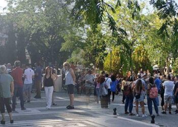 Η συγκέντρωση των πολιτών κατά των υποχρεωτικών εμβολιασμών στην κεντρική πλατεία της Πτολεμαΐδας